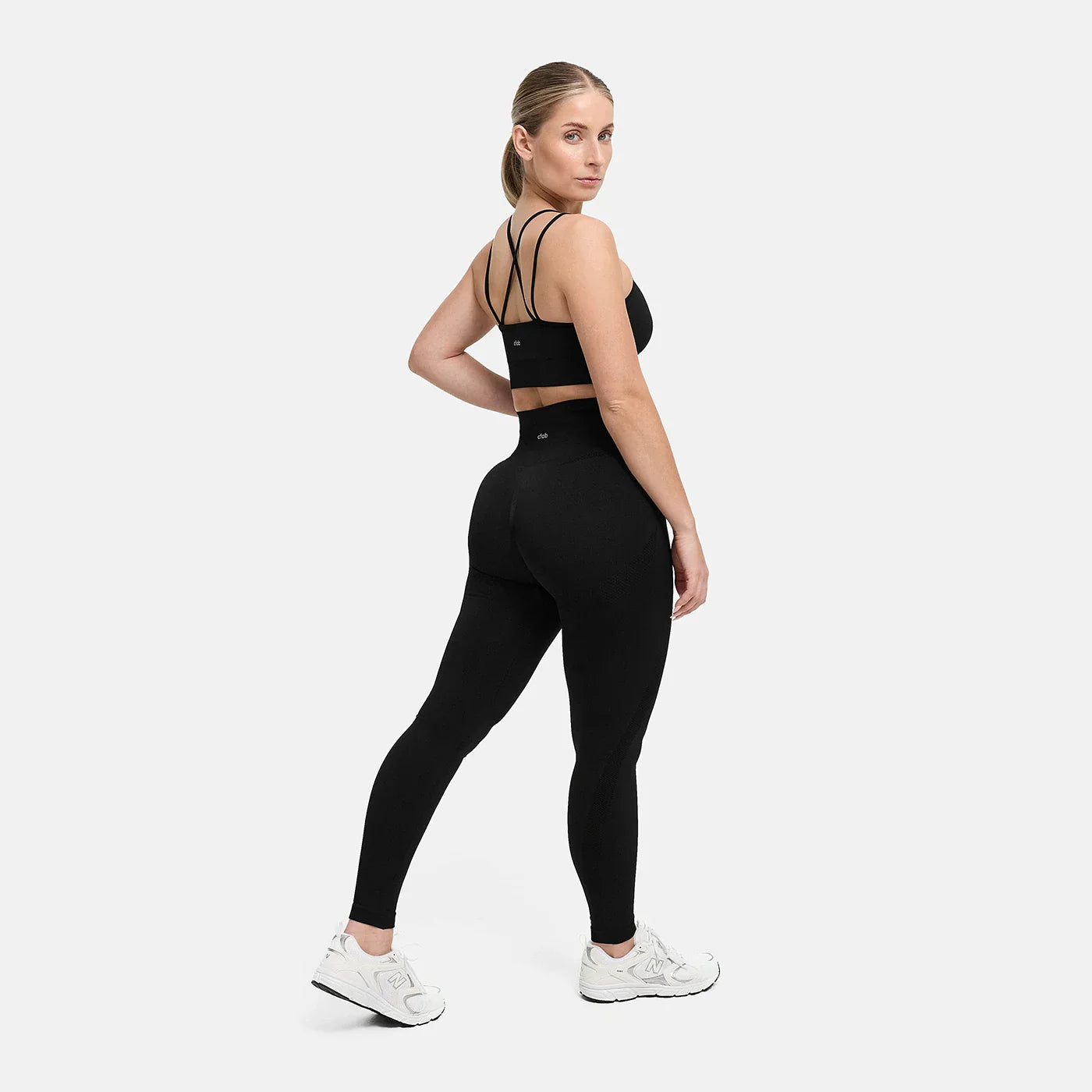 ContourLift Seamless Cross over Sport Bra